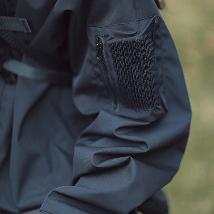 Sportliche Damen Windbreaker Jacke, wasserabweisend. Perfekt als leichte Übergangsjacke für Aktive.