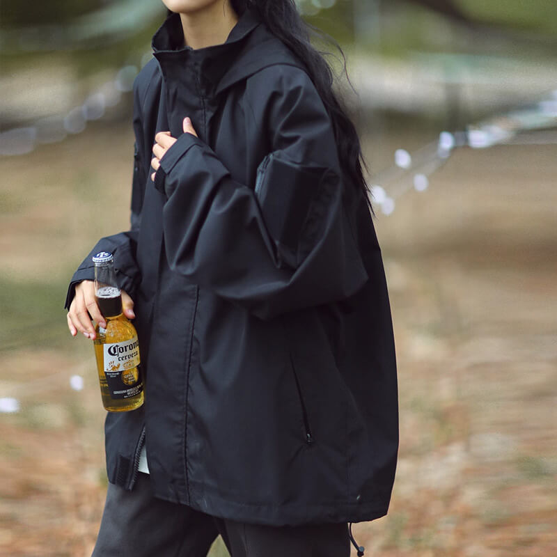 Vielseitige Damen Outdoorjacke, wind- & wasserabweisend. Ideal als Sport- oder bequeme Freizeitjacke.