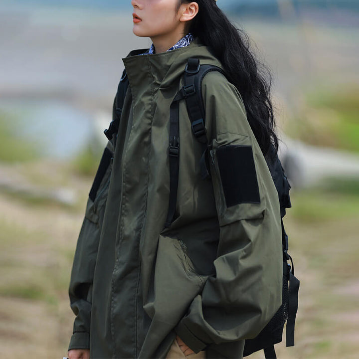 Robuste Damen Übergangsjacke, wind- & wasserabweisend. Funktionale Kapuzenjacke für Outdoor & Alltag.