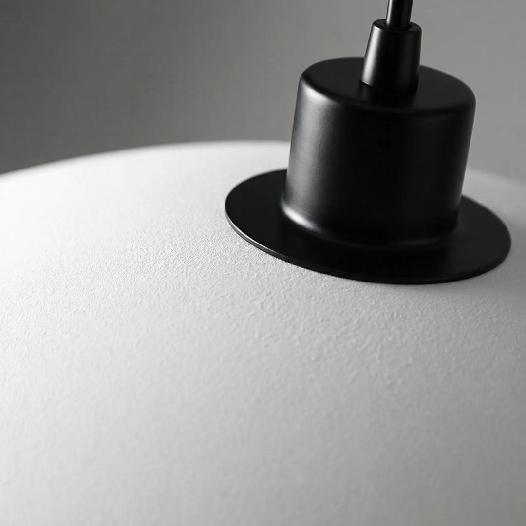 Japanische Pendelleuchte im minimalistischen Design. Stilvolle Deckenlampe schafft warmes, sanftes Licht im Wohn- & Esszimmer.