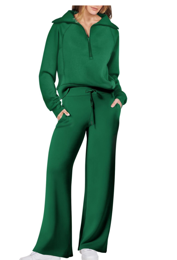 Vielseitiger Damen Loungewear Zweiteiler. Modernes Jogging Outfit, weich & bequem, perfekt als sportlicher Hausanzug.