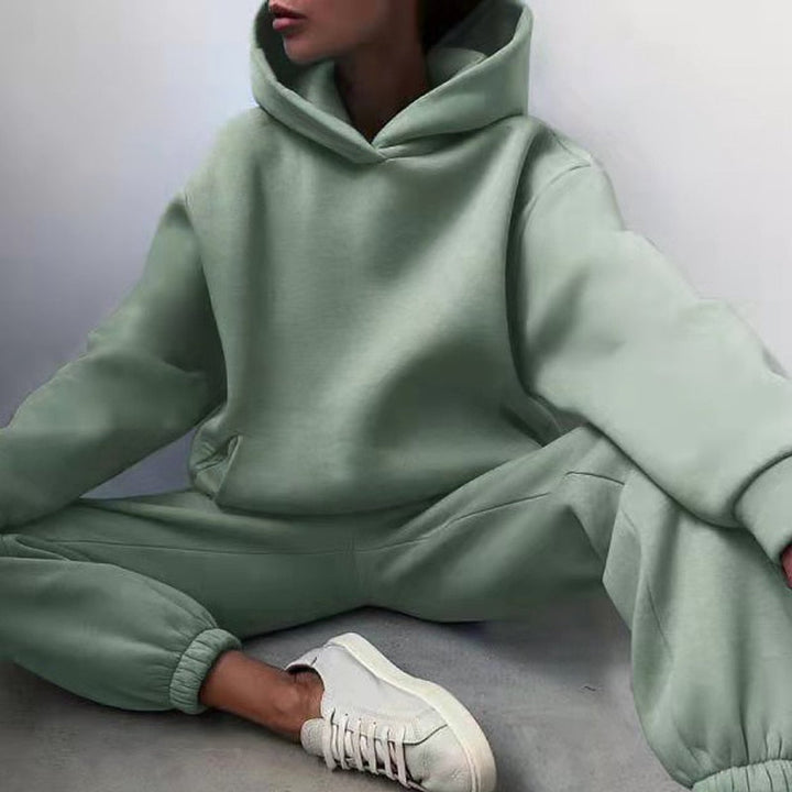 Weicher Damen Hausanzug, 2-Teiler Set mit Hoodie und Hose, ideal für entspannte Stunden.