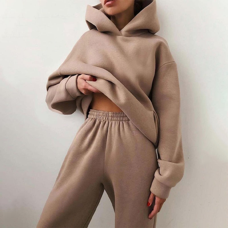 Bequemer Damen Jogginganzug Set, 2-Teiler mit Kapuzenpullover und Freizeithose für maximalen Komfort.