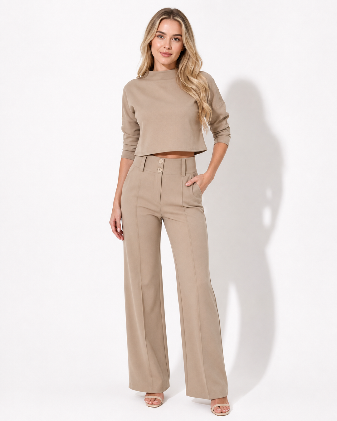 Damen Zweiteiler Set aus Polyester-Elasthan, bequem & modern. Ideal als Freizeit- oder Bürokleidung.