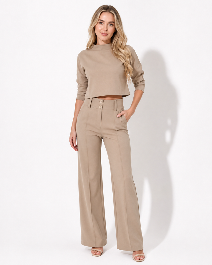 Damen Zweiteiler Set aus Polyester-Elasthan, bequem & modern. Ideal als Freizeit- oder Bürokleidung.