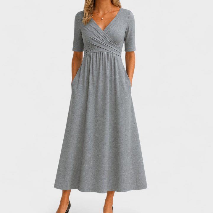 Elegantes Damen Wickelkleid Elsa mit V-Ausschnitt und fließendem Stoff, perfekt für festliche Anlässe.