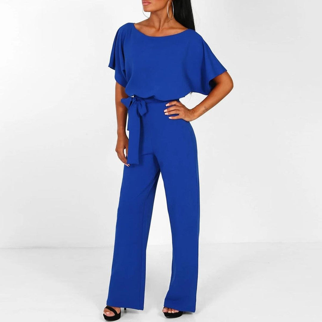 Damen Jumpsuit mit schmeichelndem Bindegürtel & modischem weitem Hosenbein. Vielseitiger Einteiler.