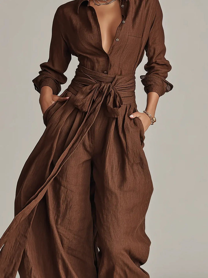 Moderner Damen Overall: Langarm Jumpsuit mit Hemdkragen & Bindegürtel. Ideal für elegante Looks im Büro & Alltag.