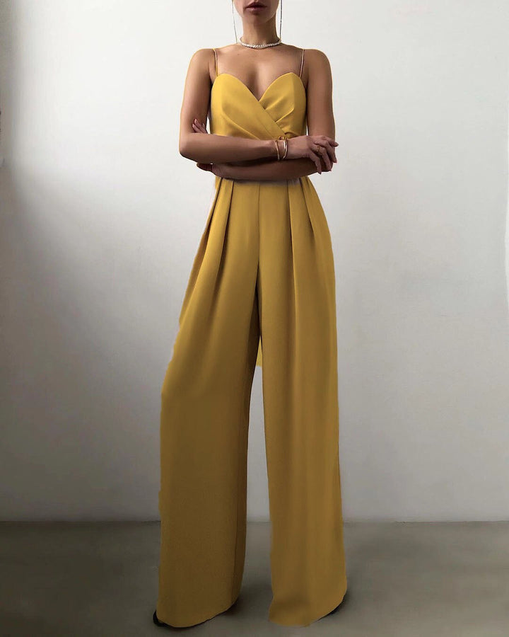 Eleganter Damen Overall mit fließendem weitem Bein & tiefem V-Ausschnitt. Modischer Einteiler für besondere Anlässe.