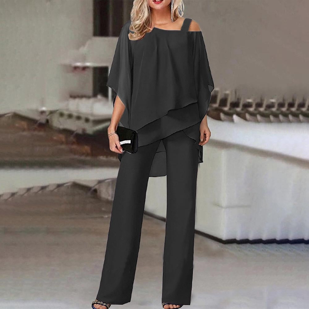 Roter, festlicher Damen Jumpsuit mit stilvollem Cold-Shoulder-Design, ideal für Partys.