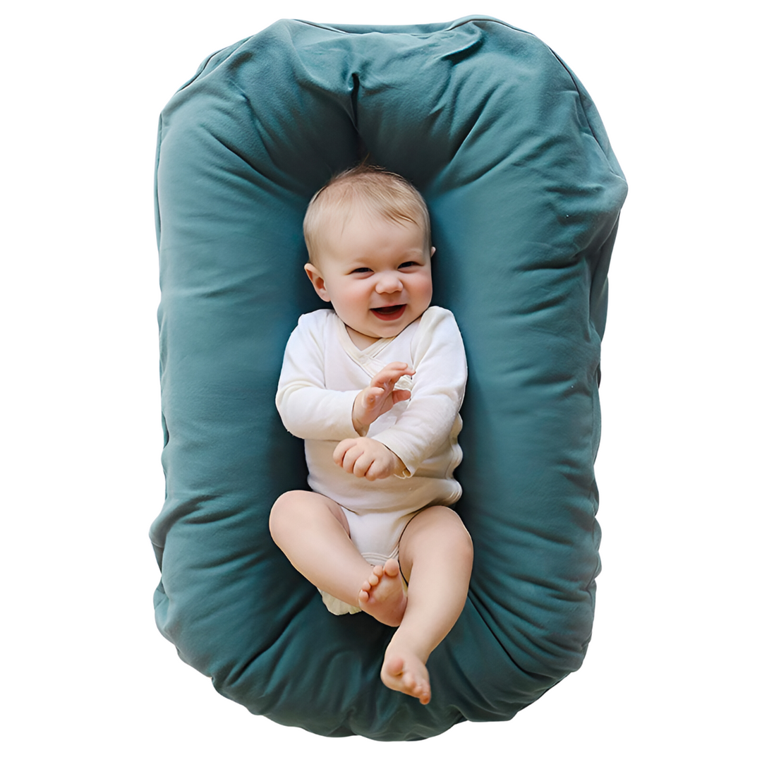 Babynest aus weicher Baumwolle für sicheren Schlafplatz Neugeborener, gemütlich & geborgen.