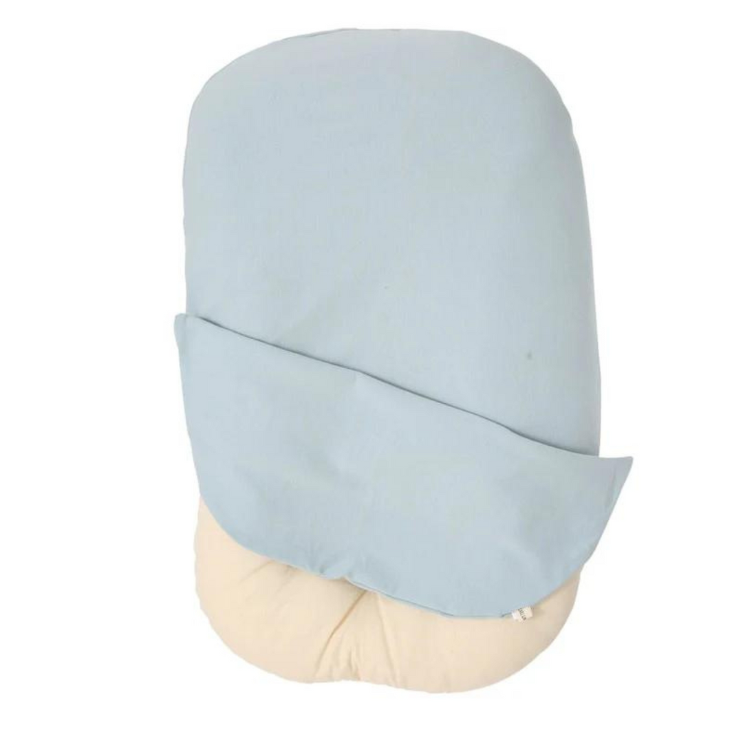 Kuscheliges Babynest für Babys, fördert ruhigen und geborgenen Babyschlaf von Neugeborenen.