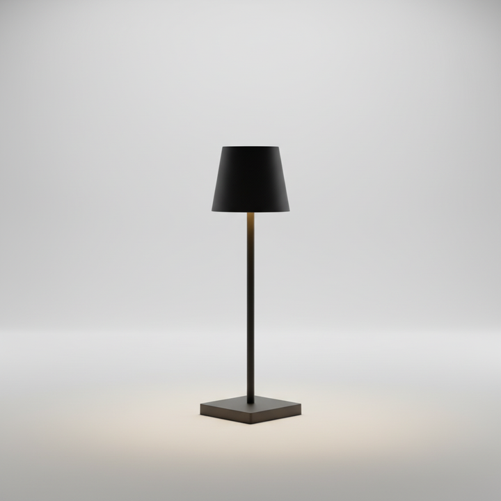 Moderne Designer LED Tischlampe aus Aluminium, kabellos & dimmbar. Schafft stilvolle Lichtakzente.