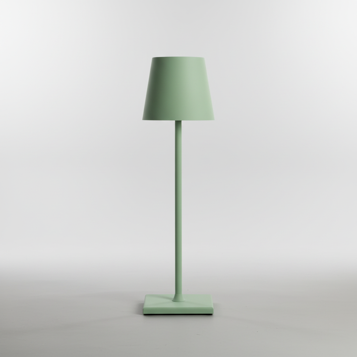 Hochwertige kabellose Aluminium LED Tischlampe, dimmbar. Sorgt für warmes, energieeffizientes Licht-Ambiente.