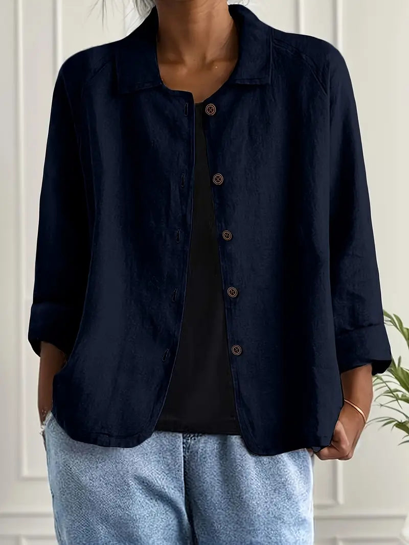 Komfortable leichte Damenjacke mit durchgehender Knopfleiste, ideal für wechselhaftes Wetter.