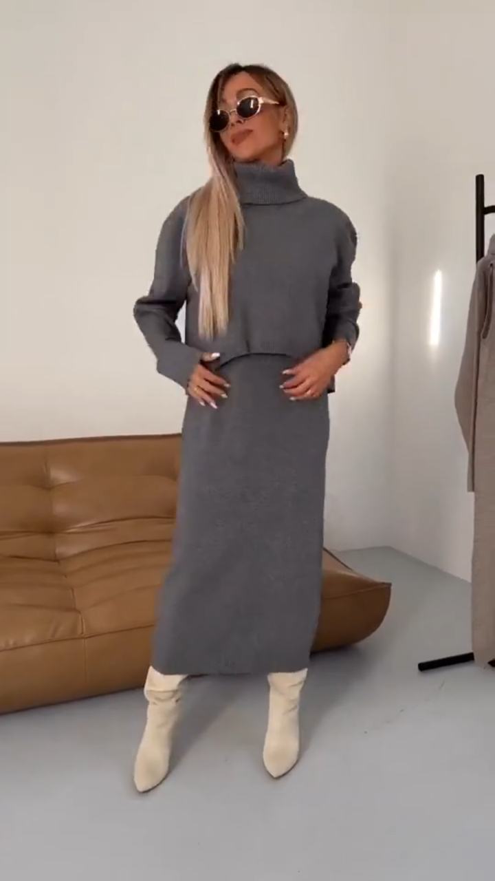 Vielseitiges Damen Strickkleid & Rollkragenpullover Set. Zeitloses Design für elegante Herbst- & Wintergarderobe.