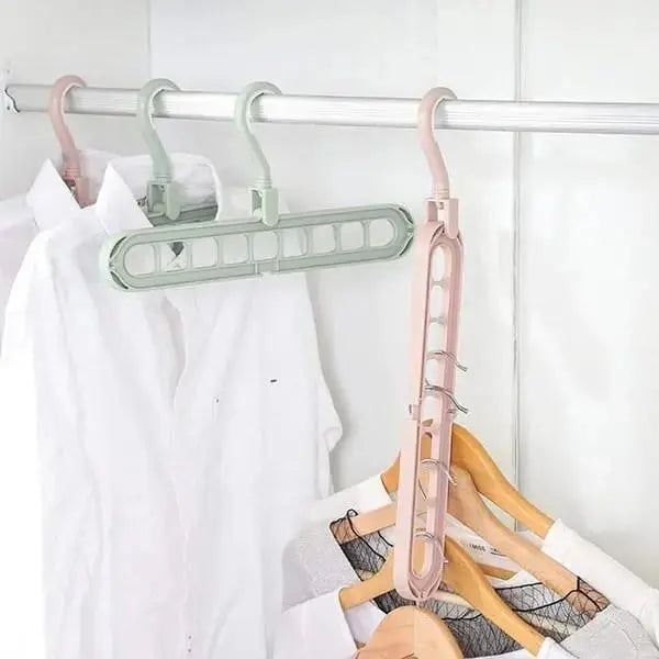 Smarter Kleiderbügel Platzsparer für einen aufgeräumten Kleiderschrank; einfaches Ordnungssystem für Ihre Garderobe.