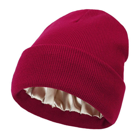 Warme Wintermütze für Damen, innen mit Seide gefüttert für optimalen Haarschutz und Komfort.