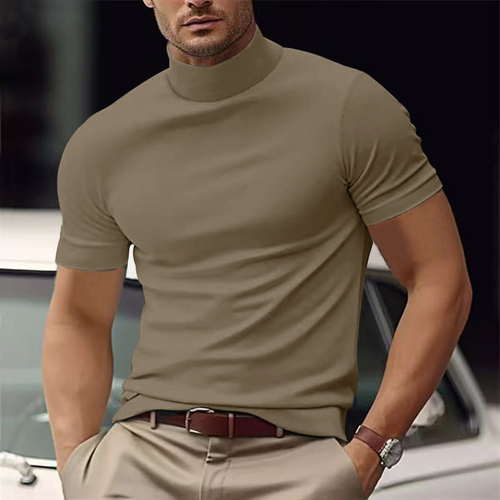 Vorderansicht: Herren Kurzarm-Rollkragen-Shirt Liam, ein unverzichtbares Basic für stilbewusste Männer.