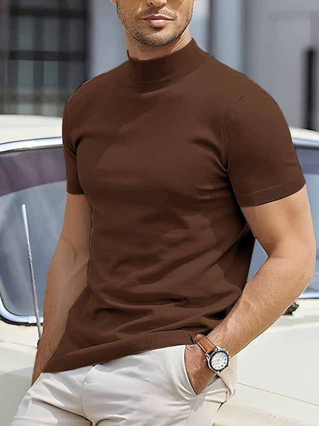 Herren Kurzarm-Rollkragen-Shirt Liam in neutraler Farbe, perfekt für einen schicken, minimalistischen Style.