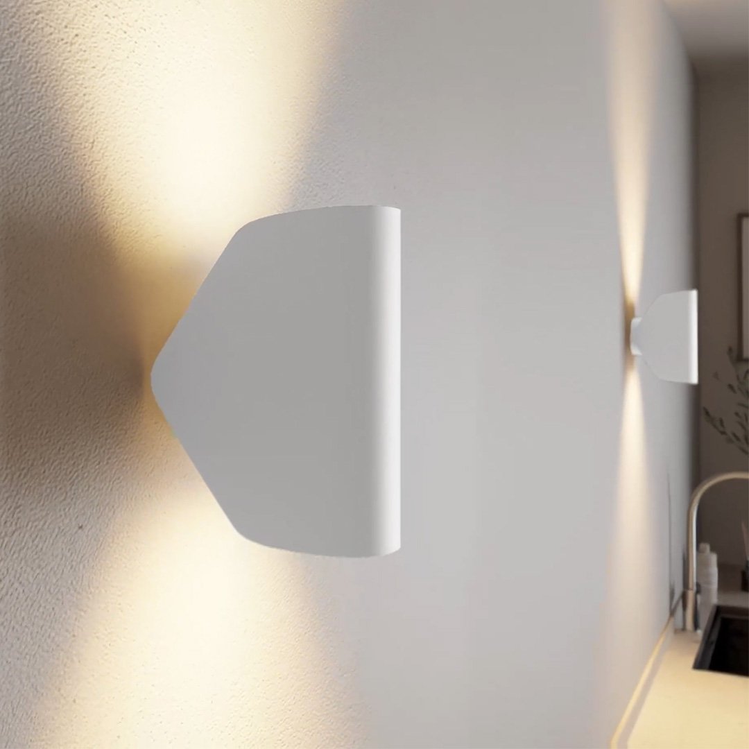 Hochwertige Aluminium-Außenleuchte LED, warmweiß, schwenkbar, schafft gemütliche Gartenatmosphäre.