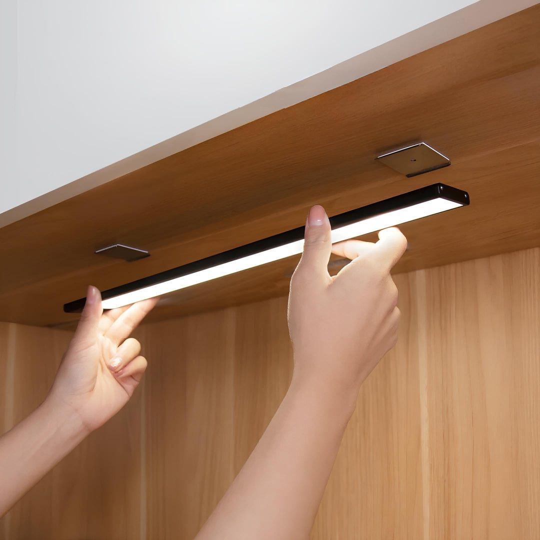 Vielseitige LED Innenbeleuchtung: Bewegungsmelder Lampe für Schränke, Küchen und Flure.