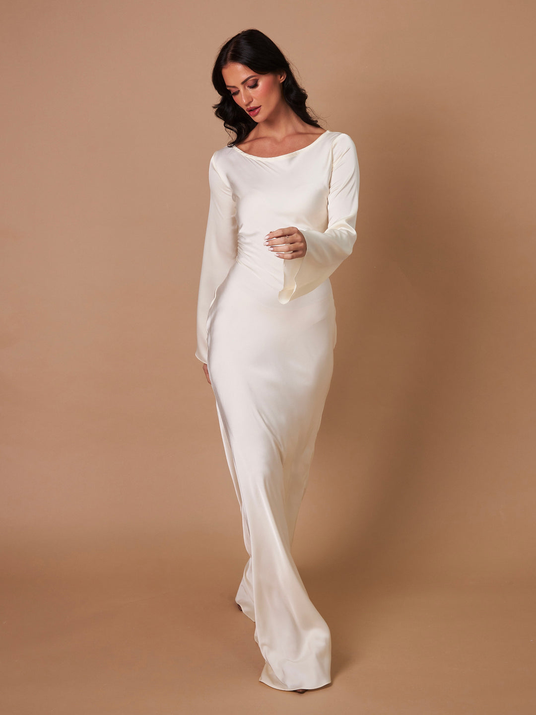 Modisches Damen Maxikleid, lange Ärmel, bequemer Stoff, ideal für Herbst.