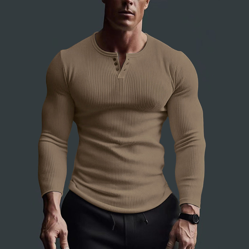 Figurbetontes Herren Langarmshirt, slim fit, modern und stilvoll, ideal für vielseitige Outfits und Freizeit.