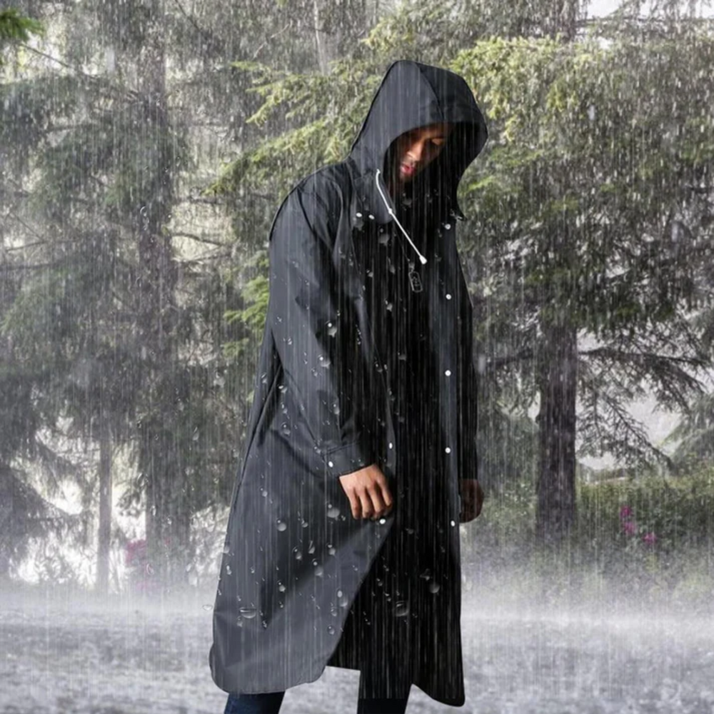 Wasserdichter, langer Herren-Regenmantel mit Kapuze in Schwarz. Perfekt für Outdoor und Alltag bei jedem Wetter.