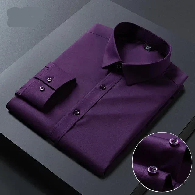 Frisches Langarmhemd für Herren, bügelfrei. Perfekt für die Frühlingsmode und einen stilvollen Business-Look.
