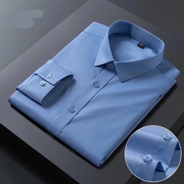 Weißes bügelfreies Herrenhemd, klassisch und elegant. Ein Must-have für jeden Business- und Freizeit-Look.