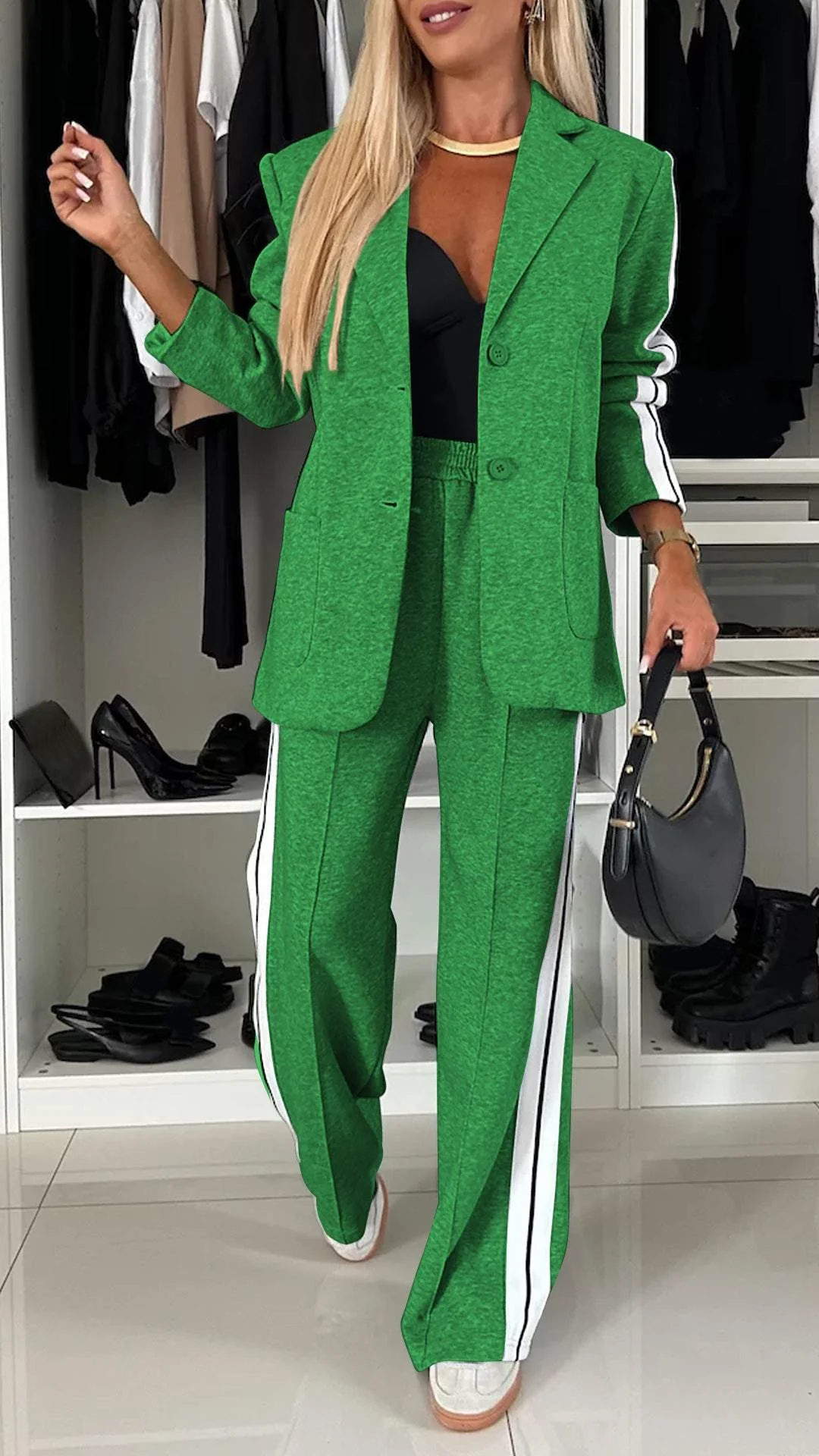 Stylisches Damen Zweiteiler Set mit gestreiftem Blazer & Wide-Leg Hose. Perfekt für sportlich-elegante Freizeit-Looks.