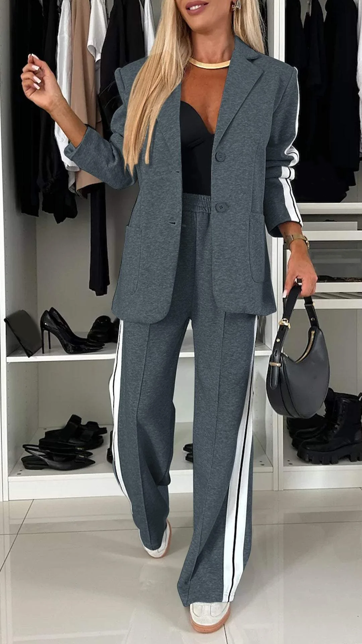 Damenmode: Gestreiftes Zweiteiler Set, Blazer & Hose. Zeitloses Design für elegante & sportliche Alltagsoutfits.