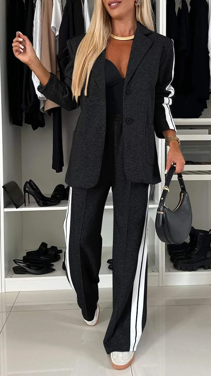 Gestreiftes Damen Zweiteiler Set: Eleganter Blazer & Hose. Modische Damenmode für Business & Freizeit, sportlich-elegant.