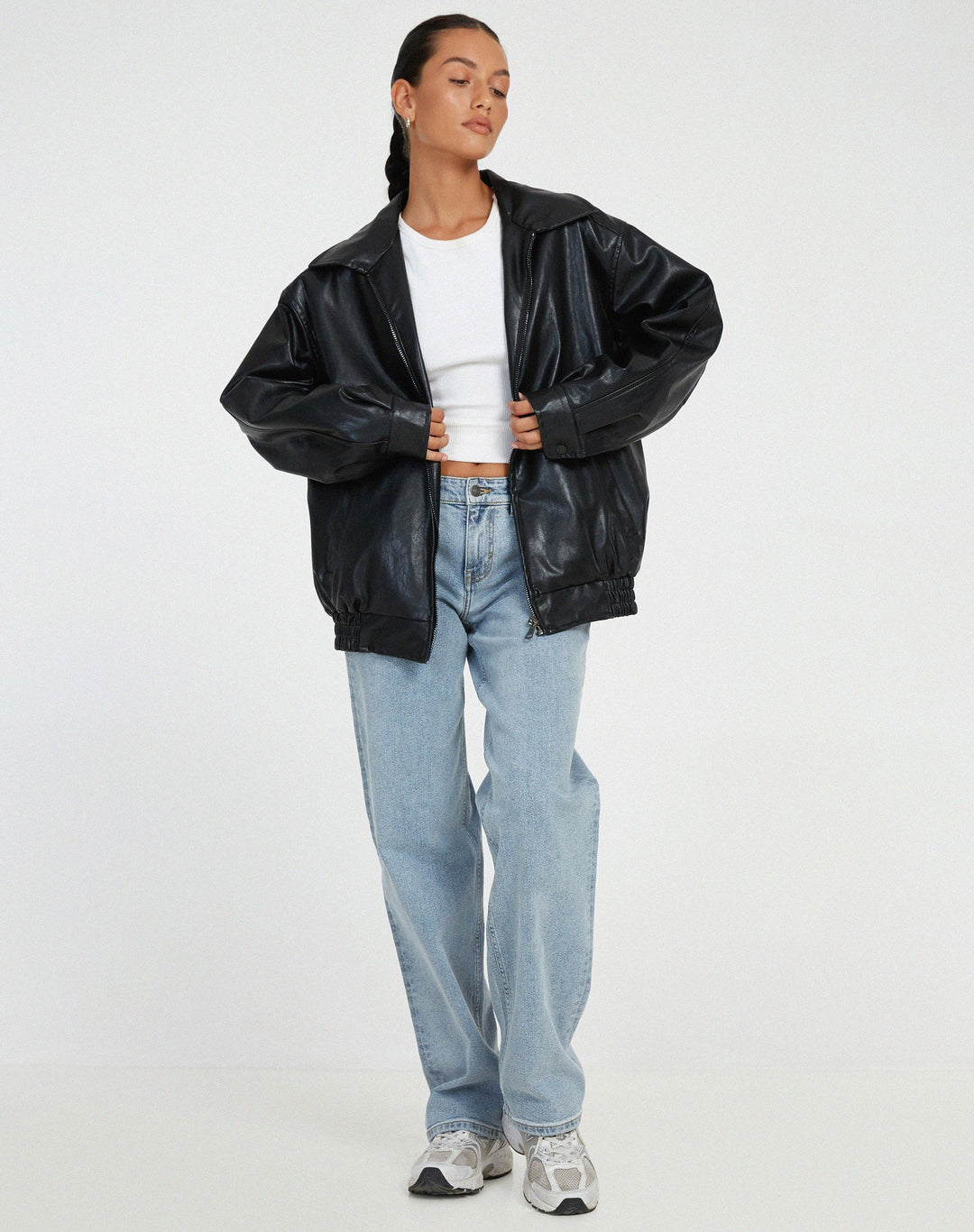 Komfortable Damen Jacke im Oversized Biker-Look. Übergangsjacke für stilbewusste Casual-Looks.