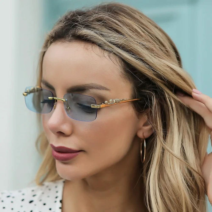 Trendige randlose Sonnenbrille mit Leoparden-Design, UV400 Schutz, rechteckig, Unisex-Accessoire.
