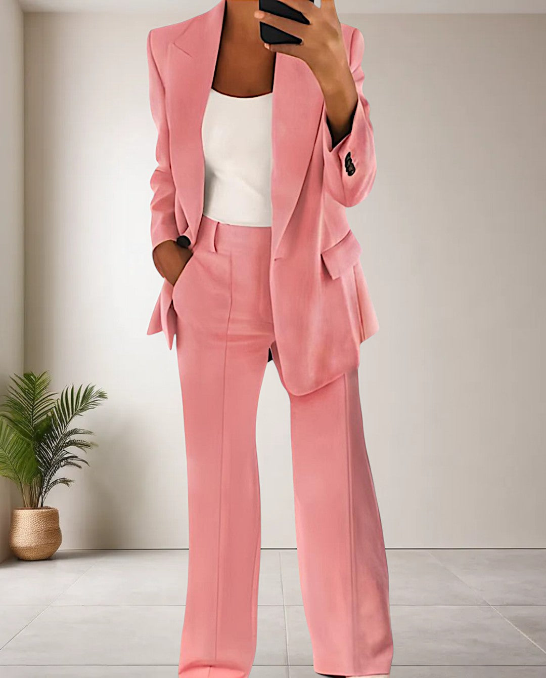 Trendiger Damen Hosenanzug Isabella in klassischem Design, vielseitig kombinierbar für jeden Look.