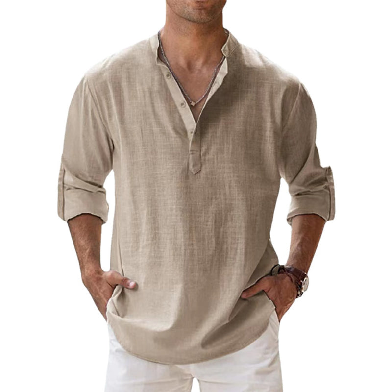 Aufgehängtes Herren Langarm Hemd, bereit für den Sommer; atmungsaktiv und elegant für Freizeitmode und Casual-Look.
