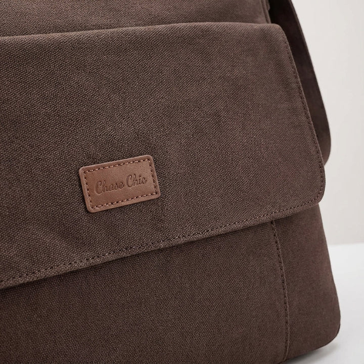 Robuste Unisex Laptoptasche in Braun mit verstärkten Nähten und extra Fächern, ideal für den täglichen Gebrauch.