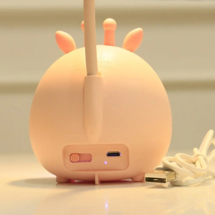 Geschenkidee: Augenschonendes LED Leselicht Hirsch für Kinder. Flexible USB-Tischlampe als Nachtlicht im Kinderzimmer.
