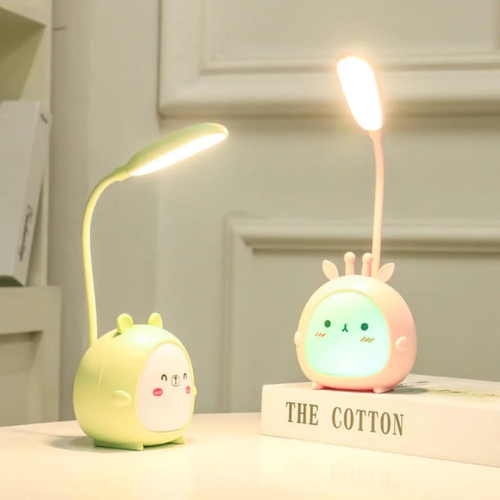 Kinder LED Leselicht Hirsch, augenschonend für Schreibtisch & Kinderzimmer, flexible Tischlampe mit USB.