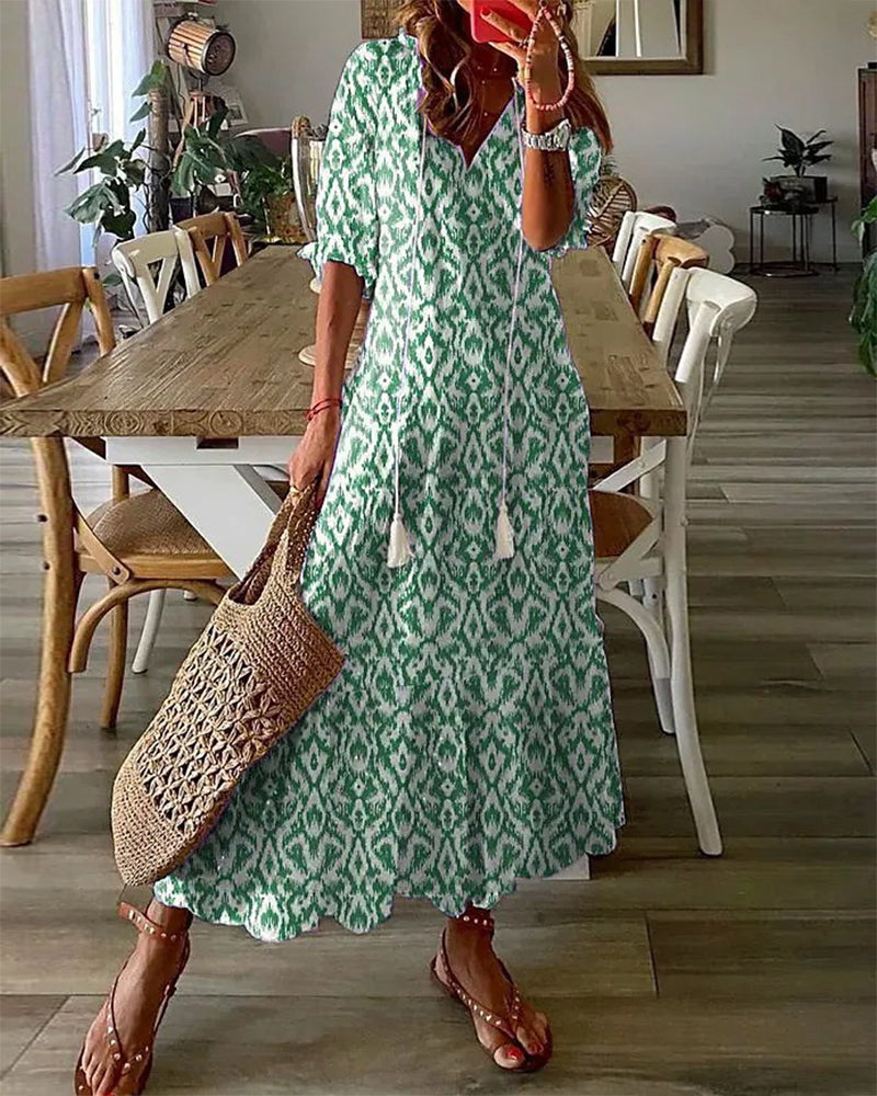 Bequemes Damen Freizeitkleid in Midilänge, lockere Passform, V-Ausschnitt & 3/4 Ärmel. Ideal für Urlaub & Alltag.