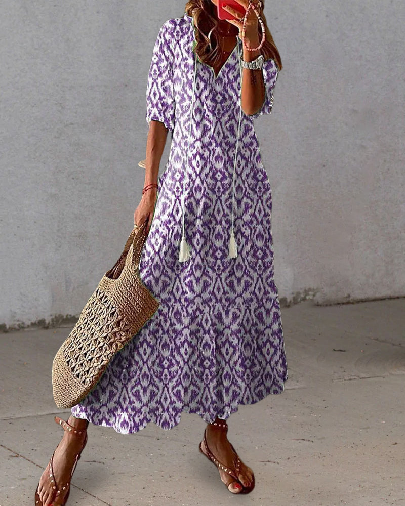 Sommerliches Damen Boho Midikleid mit V-Ausschnitt, 3/4 Ärmeln & elegantem Muster. Perfektes Strand- & Freizeitkleid.