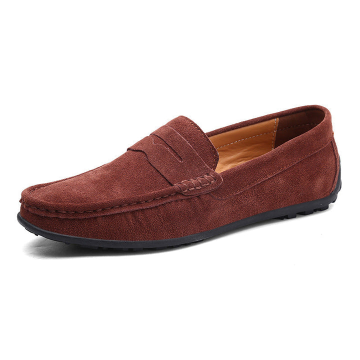 Herren Penny Loafer an den Füßen, ideal für einen eleganten Smart Casual oder Business Auftritt. Komfortabel.