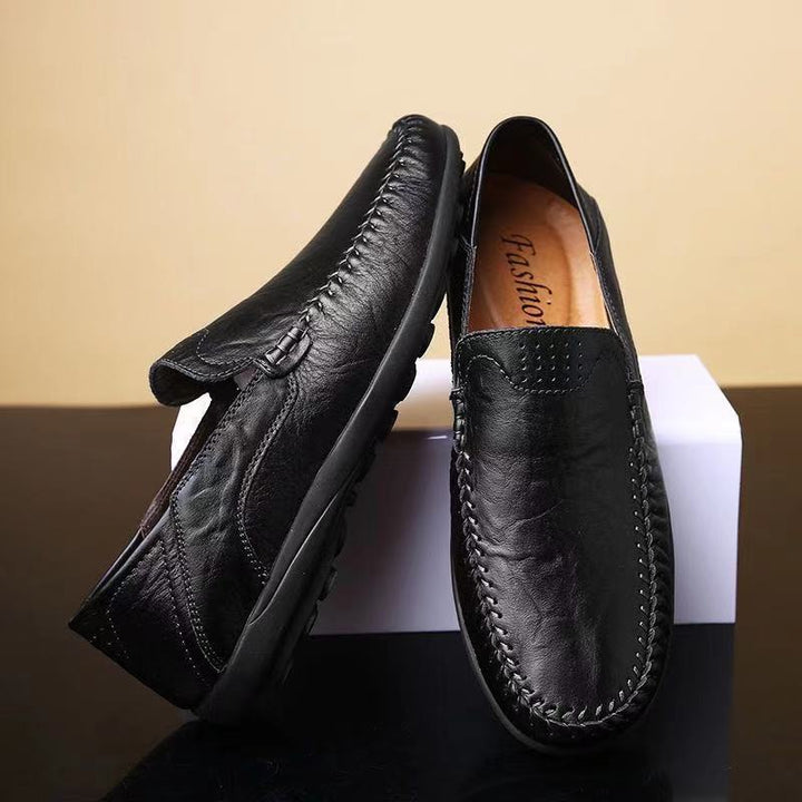 Vielseitige Herrenschuhe: Handgenähte Loafer als stilvolle Business Casual Slipper & bequeme Freizeitschuhe.