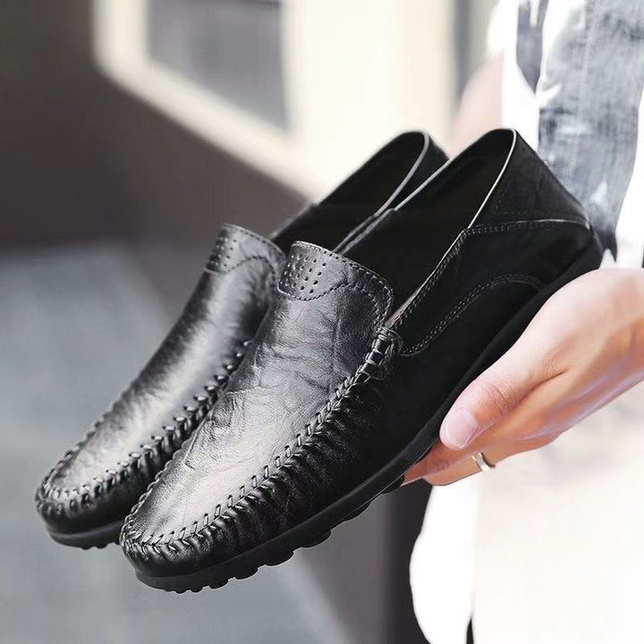 Elegante handgenähte Herren Loafer im Mokassin-Stil. Perfekte Business Casual Slipper aus Leder für Freizeit & Büro.
