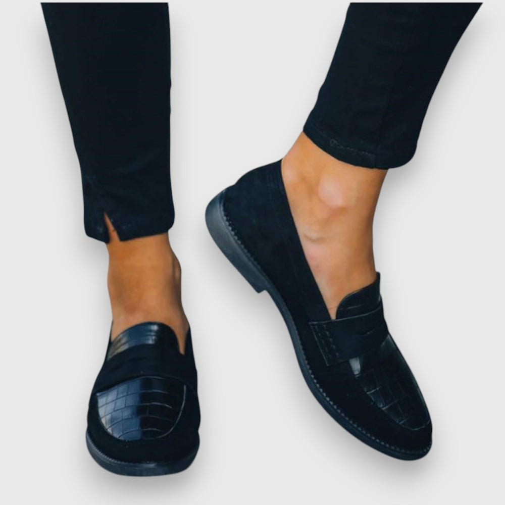 Bequeme Herren Mokassins Sanftlinie, stilvolle schwarz-weisse Halbschuhe für eleganten Alltagskomfort.