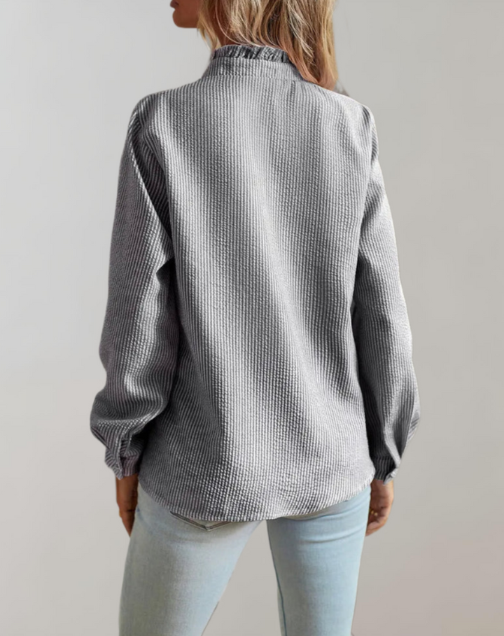 Vielseitiges Damen Top mit Rüschen, Stehkragen & langen Ärmeln, perfekt für Business & Casual.
