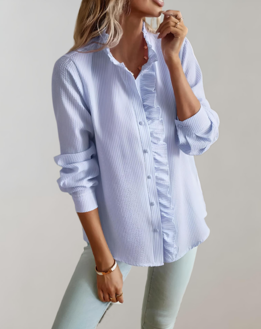 Locker geschnittenes Damen Top mit Rüschen & Stehkragen, Langarm, perfekt für stilvolle Outfits.