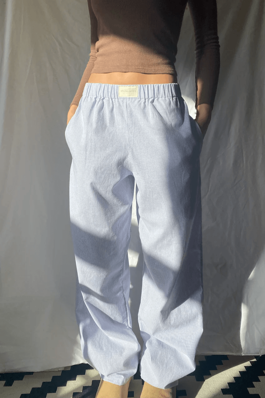 Bequeme Damen Loungehose in entspanntem Schnitt, ideal für Homewear & Freizeit. Komfortabler, elastischer Bund.